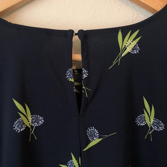 Ann Taylor Bell Sleeve Floral Boho Blouse Woman’s Oversized XS Navy Career Shirt - Picture 4 of 9